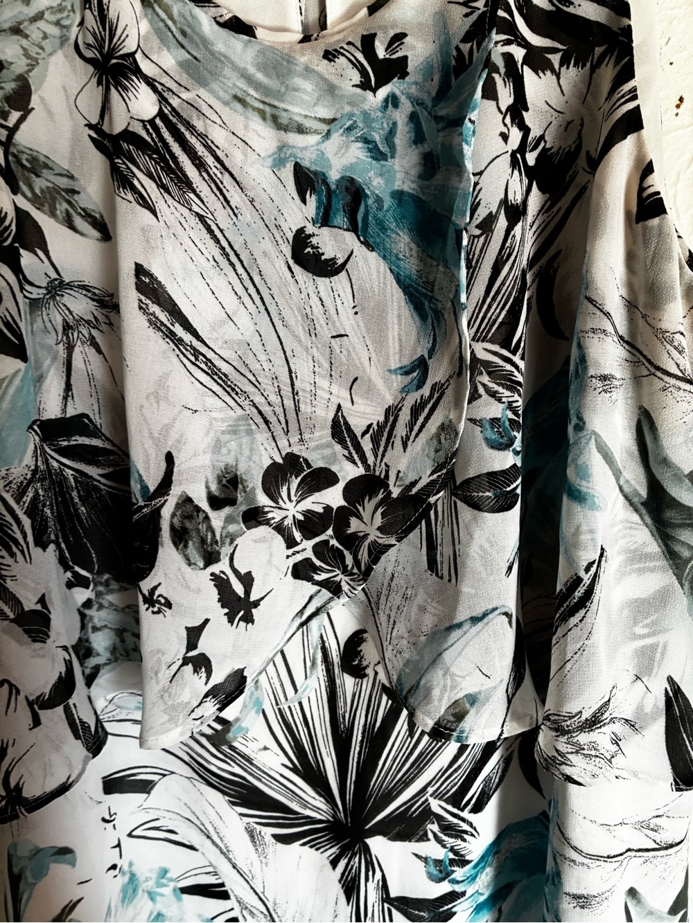 White House Black Market Black, White & Teal Floral Sleeveless Camisole S - Picture 6 of 8